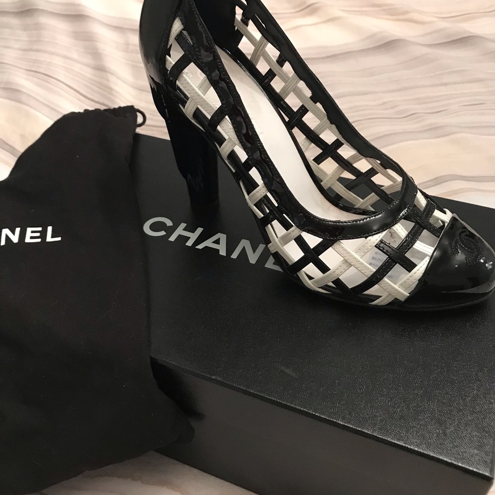 Chanel Pumps
